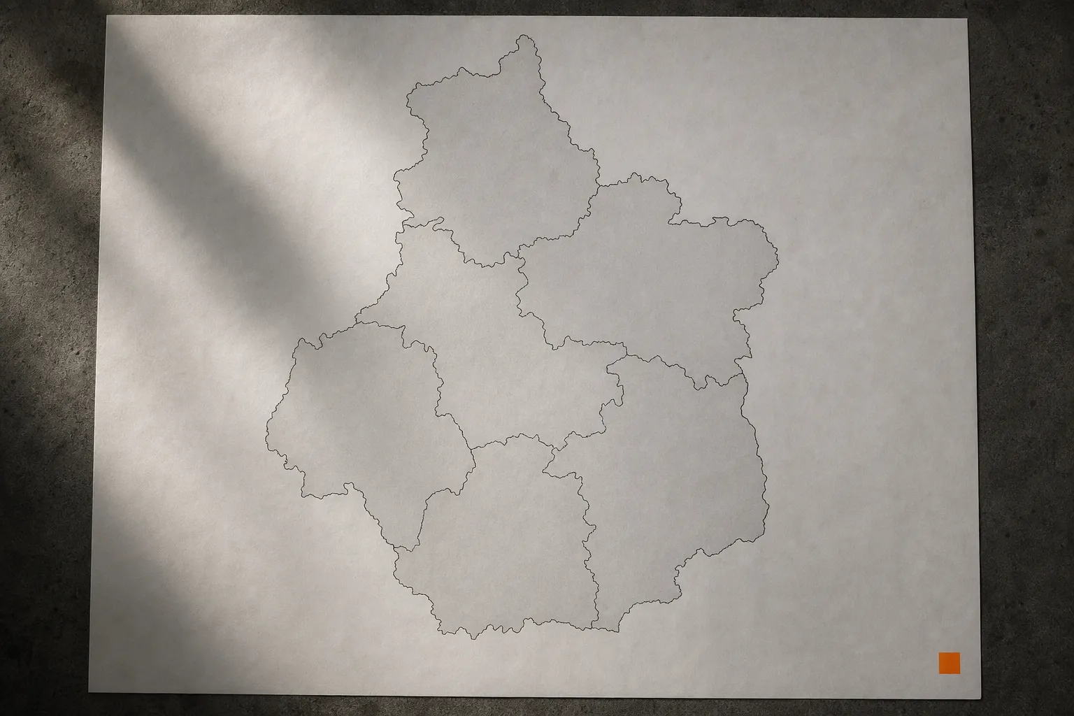 Carte du Centre-Val de Loire avec ses départements, vue monochrome et petit carré orange en bas à droite. Métiers en tension centre-val de loire 2025.