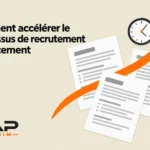 Comment accélérer le processus de recrutement avec fiches de poste, sourcing ciblé et outils ATS, illustré par des documents et une flèche ascendante.